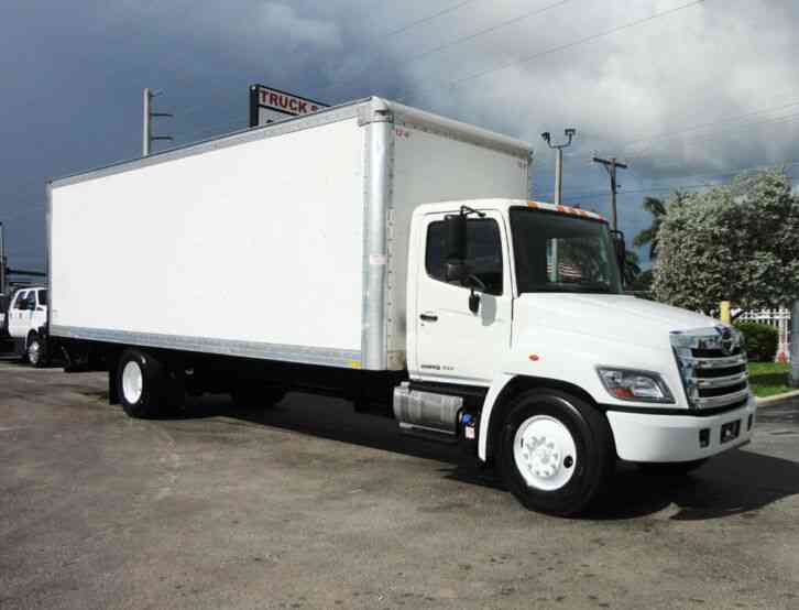 HINO 268A 26FT DRY BOX TRUCK. CARGO TRUCK WITH LIFTGATE (2015)