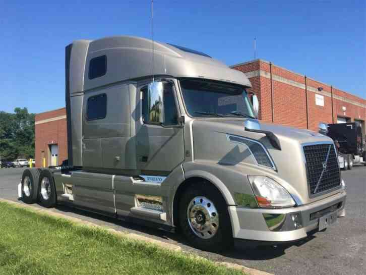 VOLVO VNL64T780 (2015)