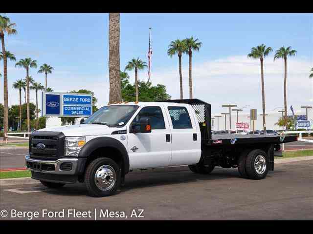 Ford F-550 Flatbed 4x4 DRW -- (2016)