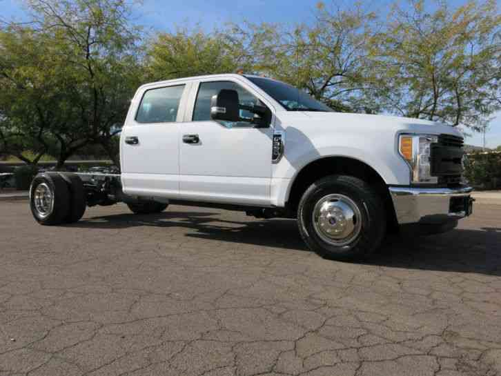 Ford Super Duty F-350 DRW Cab-Chassis XL 2WD Crew Cab 179 (2017)