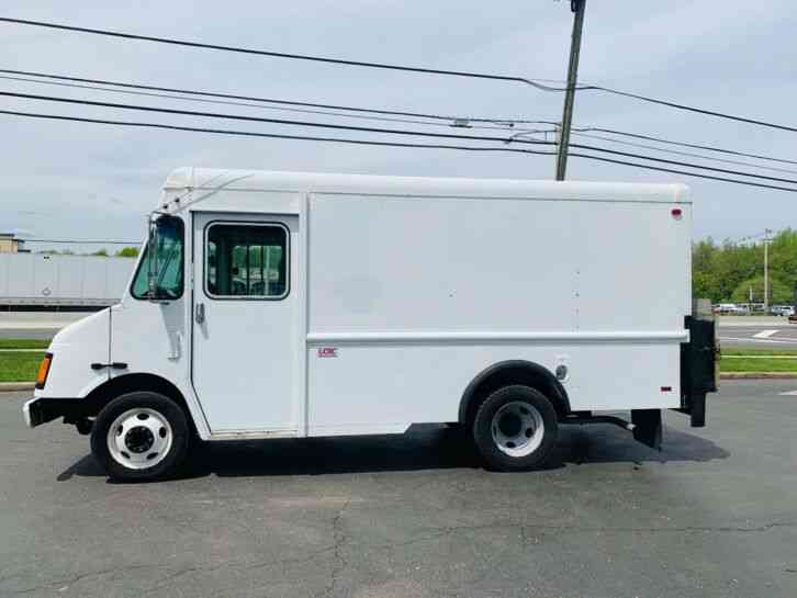 CHEVY WORKHORSE P42 STEP VAN WITH LIFT GATE P42 (2005)