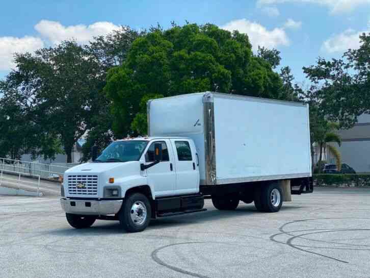 Chevrolet C7500 Crew Cab Box Truck With Liftgate (2007)