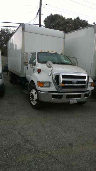 Ford F650 22ft box truck 25, 700# gvwr UNDER CDL HYDRAULIC BR. CUMMINS DIESEL (2012)