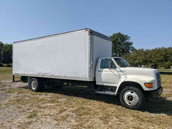 Ford F700 box truck - 24 foot box with ramp