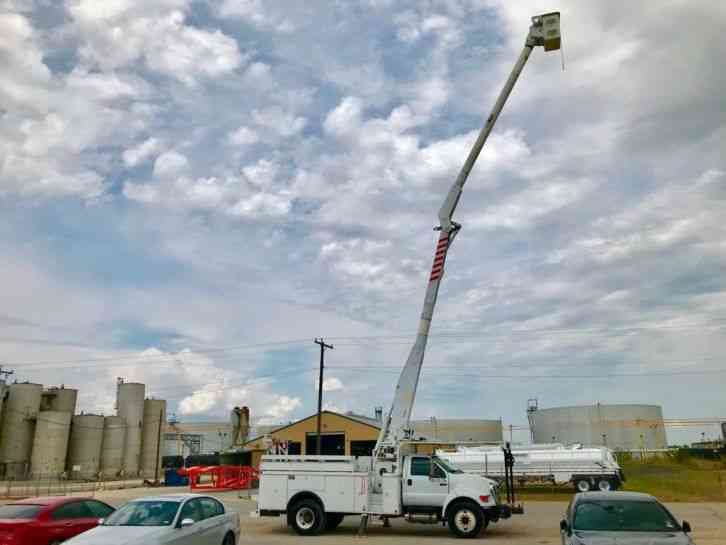 Ford FORD F750 BUCKET TRUCK (2008)