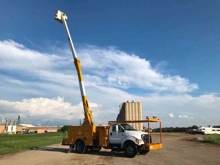 Ford FORD F750 BUCKET TRUCK (2007)