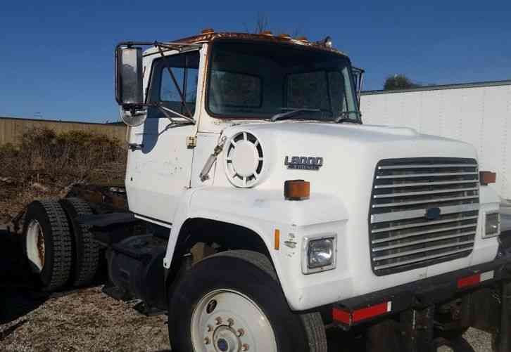 Ford L Single Axle Daycab Daycab Semi Trucks