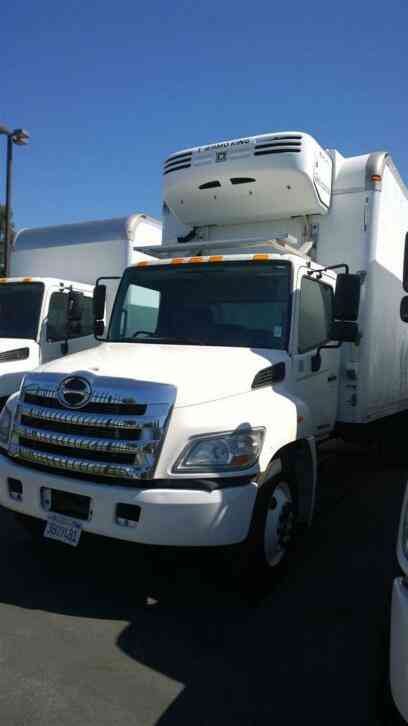HINO 24ft Refrigerated Truck Side Door 26, 000# GVWR LIFTGATE carb OK with DEF (2011)