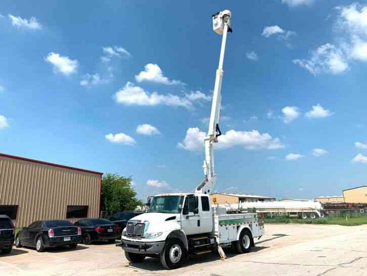 International 4300 DURASTAR BUCKET TRUCK (2012)