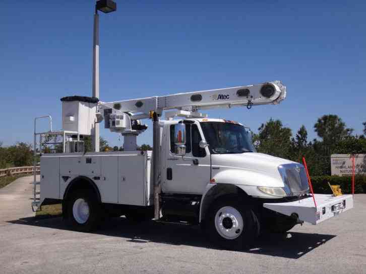 International 4300 Bucket Truck (2008)