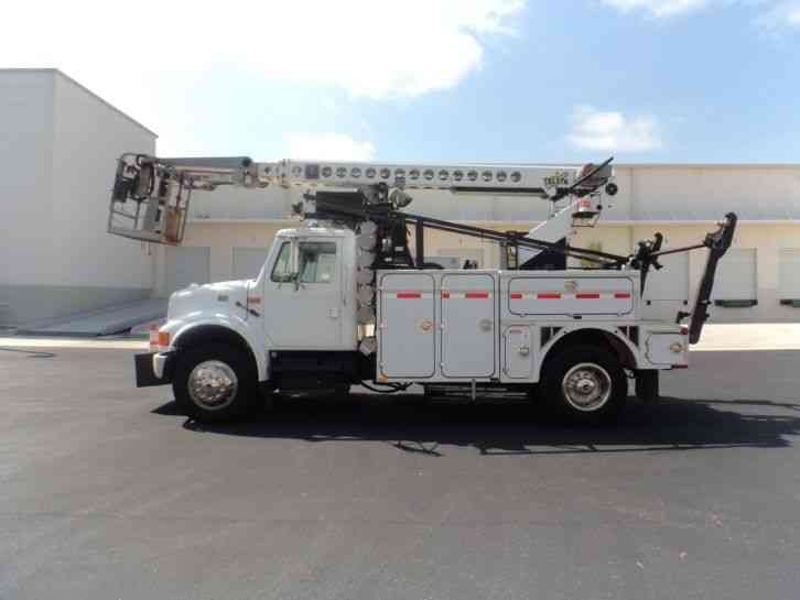 International 4700 CABLE PLACER BUCKET BOOM TRUCK (2001)