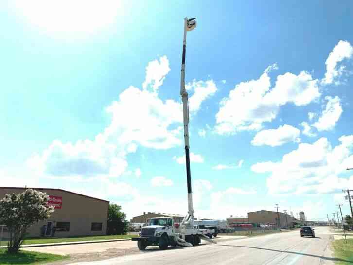 International 7400 110 FOOT REACH BUCKET TRUCK (2008)