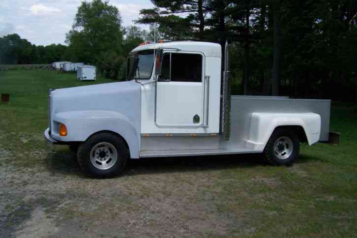 19 Kenworth T600b Sleeper Semi Trucks