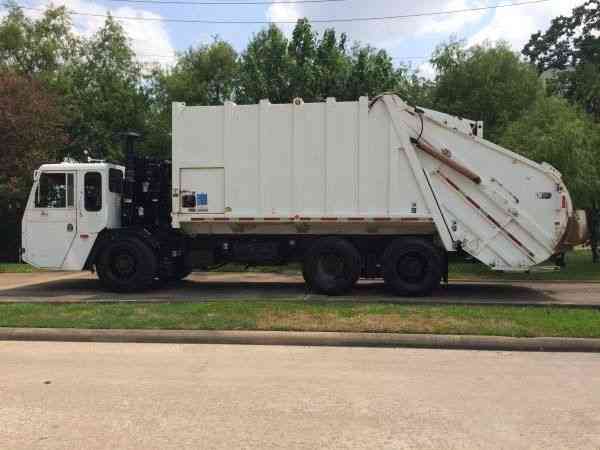 CRANE CARRIER CO. LOW ENTRY Refuse Waste Garbage Truck (1998)