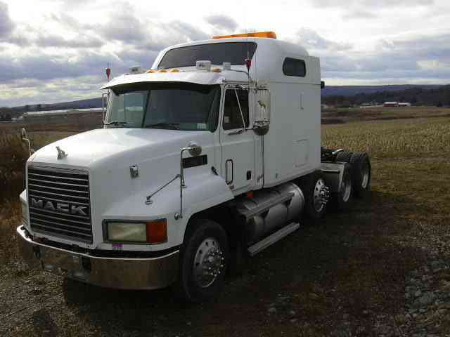 Mack Ch613 (1999) : Sleeper Semi Trucks