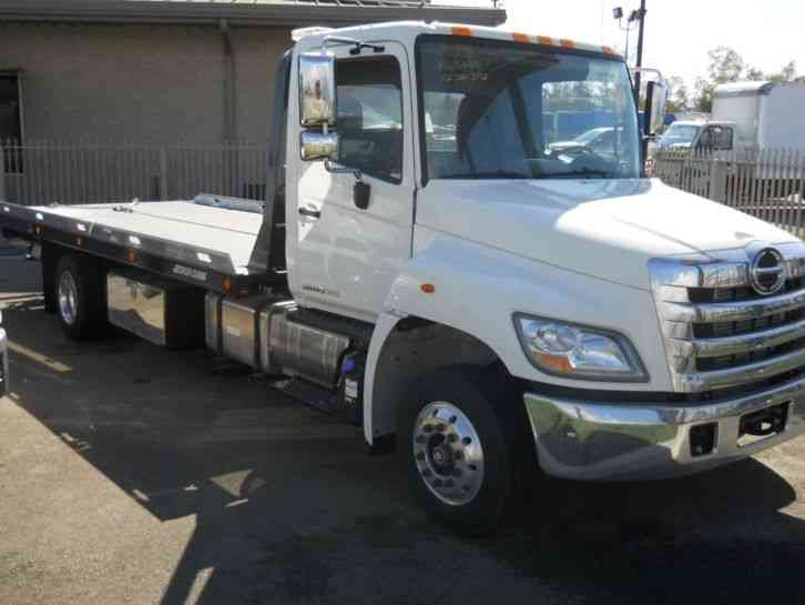Hino 258ALP TOW TRUCK -21FT JERRDAN FLATBED BED - AIR RIDE- UNDER CDL- (2017)