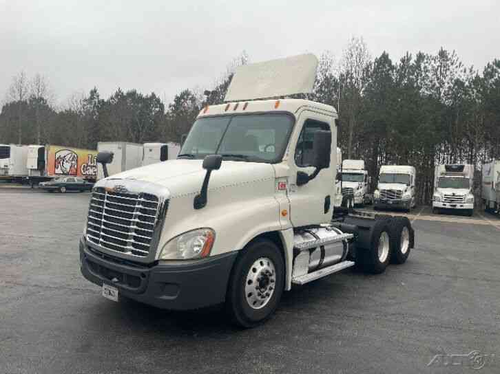 Penske Used Trucks - unit # 686103 - 2014 Freightliner CASCADIA 125