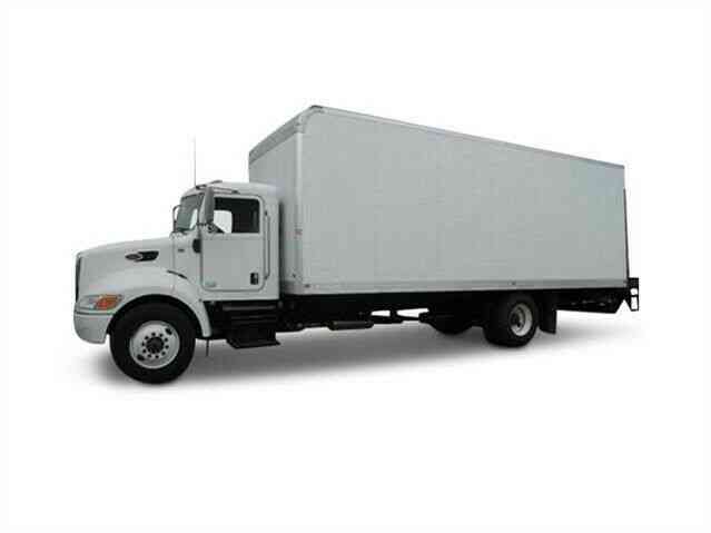 Peterbilt 26ft box + liftgate Cummins diesel Box Truck 26k lbs GVW under CDL (2013)