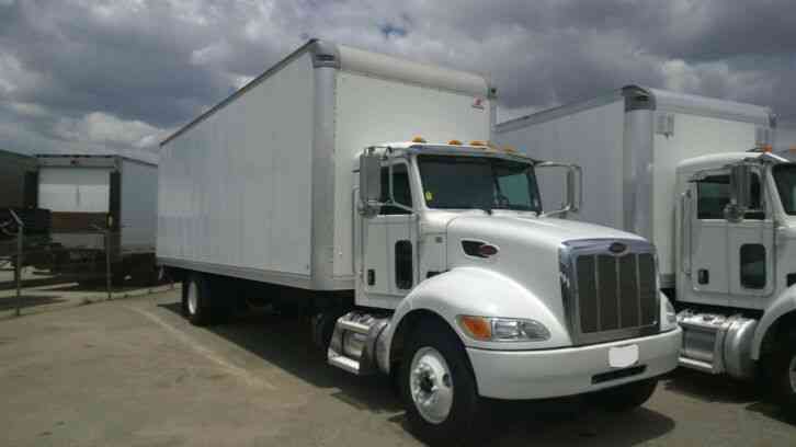 Peterbilt 337 28ft box truck LIFTGATE 33, 000# gvwr AIR RIDE (2013)