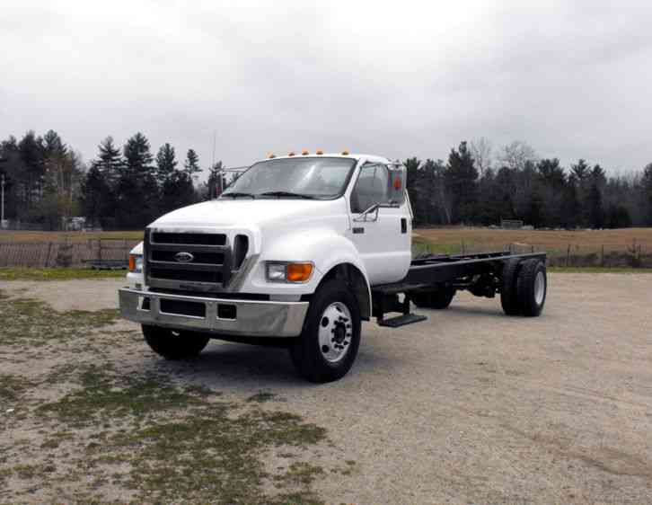 Ford F750 XLT Super Duty   Loaded  WB 291 in. (2004)