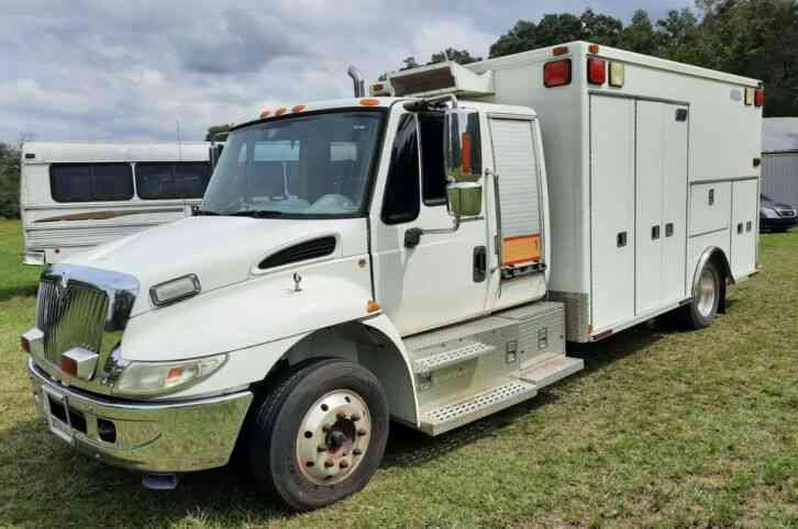 International 4300 Ambulance (2007)