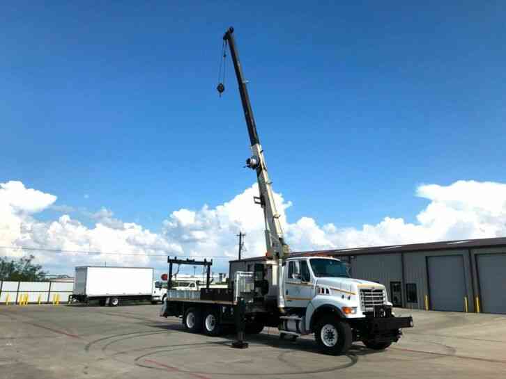 Sterling LT 8500 TANDEM AXLE CRANE TRUCK (2004)