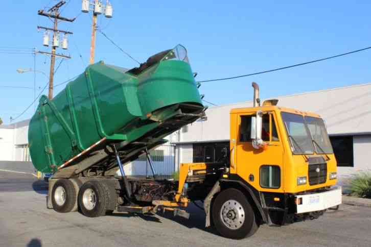 CCC Trash Truck with VIDEO (2000)