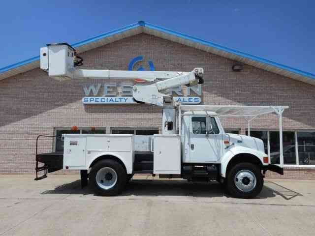 International Bucket Truck (2000)