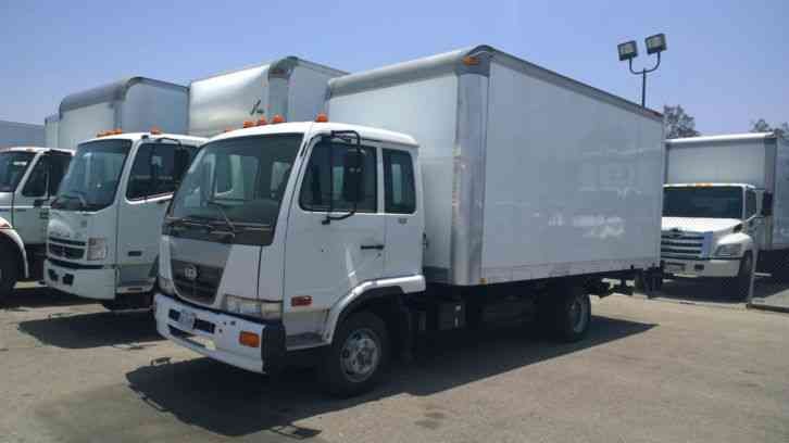 UD Nissan 2000 model 16ft box truck liftgate 6cyl Hino motor 230hp- Allison Auto- Extra cab- 19, 500# (2007)
