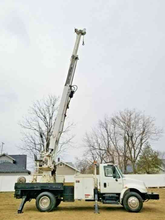 International 47' Digger Derrick (2008)