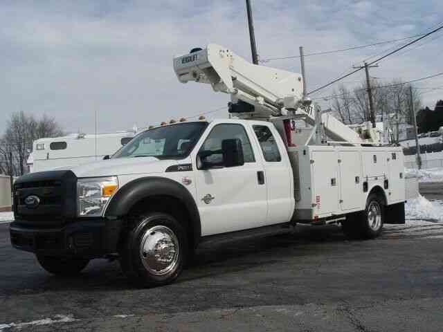 11 FORD F550 BUCKET TRUCK OUTSTANDING COND. 6. 7 DIESEL 46 FT W. D VERY CLEAN!!