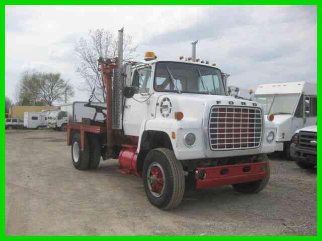 FORD 9000 8V71 DETROIT 13 SPEED ROADRANGER WITH HOLMES STYLE WRECKEER (1975)