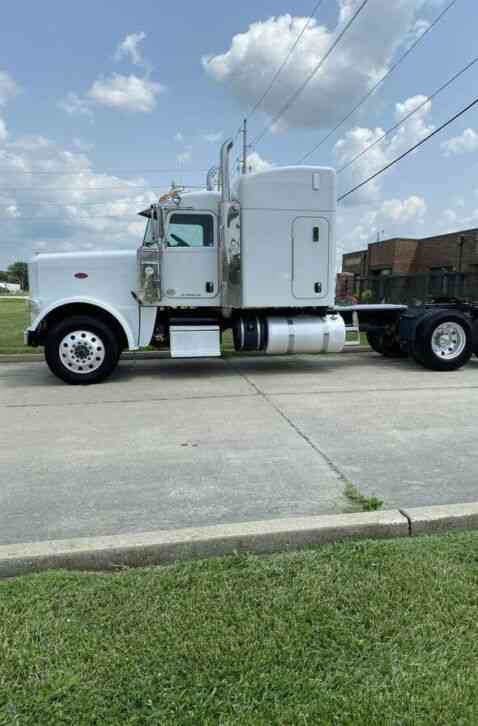 Peterbilt 389 (2015)