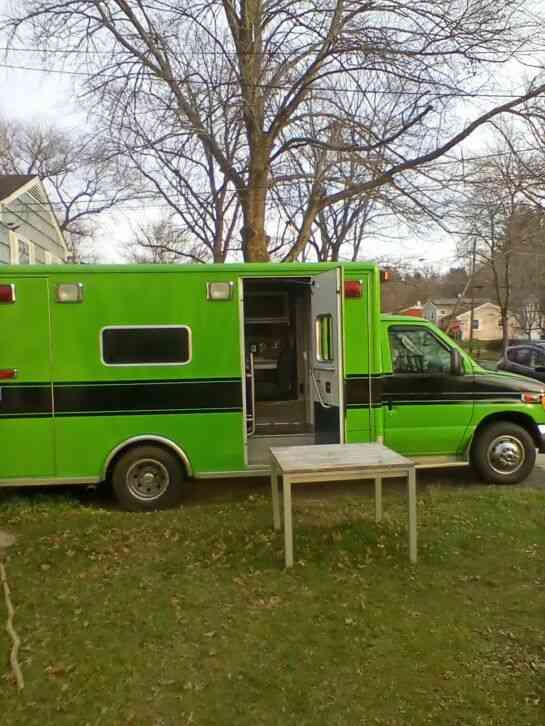 Ford E450 Ambulance (2003)