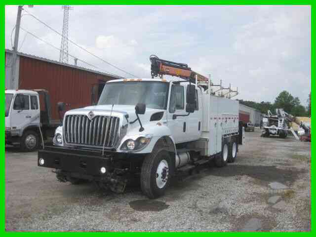 INTERNATIONAL 7400 ''CREW CAB'' DT466 ALLISON TANDEM AXLE WITH PALFINGER PK12000 CRANE (2011)