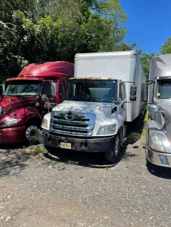 International 26ft box truck 6. 7 L Cummins 240HP - WE FINANCE-SHIP- (2014)