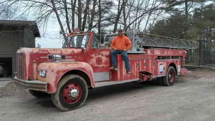 Maxim Firetruck, Runs, Operates, 100 Foot Ladder, Pickup Only, Manuals Included (1968)