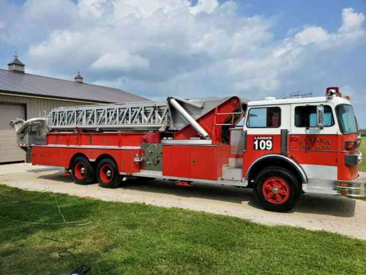Sutphen Fire Truck / Ladder / Aerial / Tower Truck (1980)