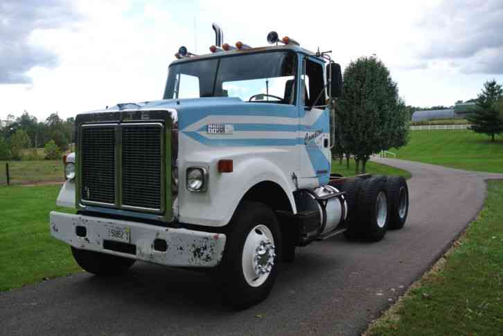 White Road Boss 2 (1980) : Daycab Semi Trucks