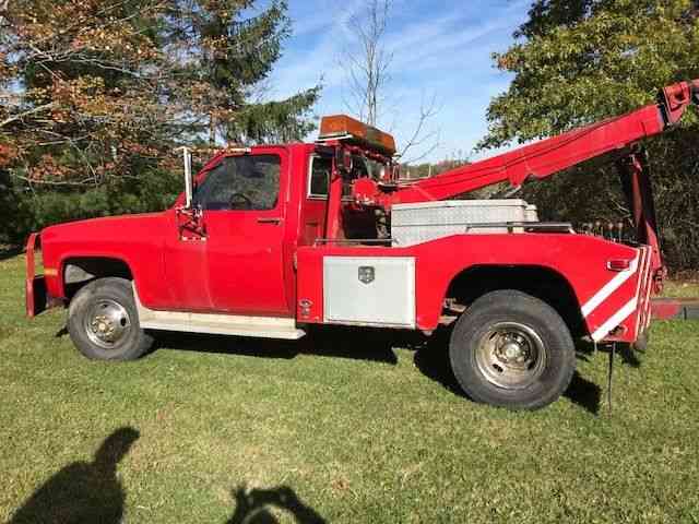 Chevrolet Chevy 1 Ton 4-Wheel Drive Tow Truck (1981)