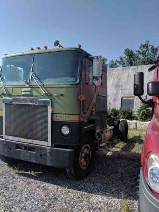 Mack Cruiseliner (1982)