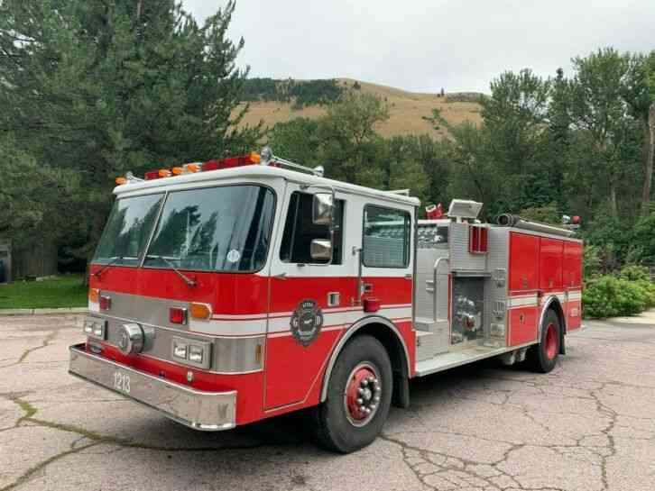 Pierce Arrow fire engine water pumper (1982)