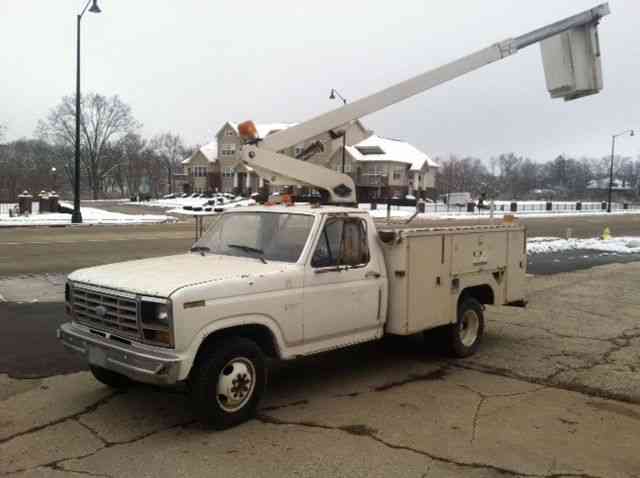 FORD F350 UTILITY/BUCKET TRUCK (1983)