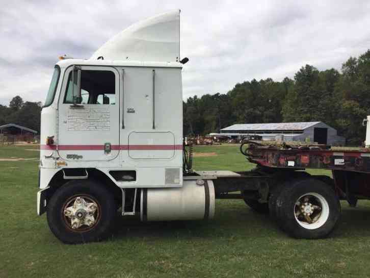 International 9670 Cabover (1983) : Sleeper Semi Trucks