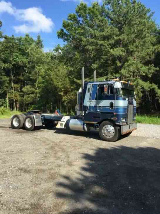 Peterbilt 362 (1984)
