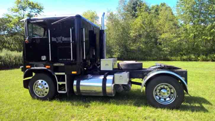 Freightliner (1985) : Sleeper Semi Trucks