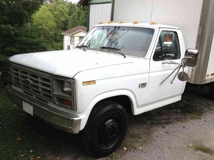 1986 Ford box van #3