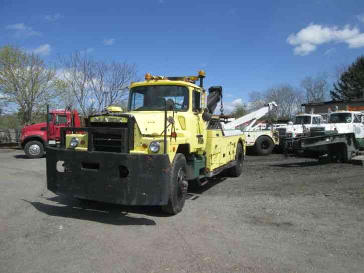 MACK 30-TON BOOM TOW TRUCK MODEL DM600 (1987)