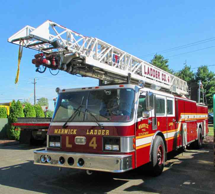 AMERICAN LAFRAN EAGLE LADDER TRUCK (1988)