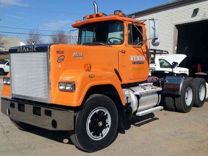 Mack RW (1988) : Daycab Semi Trucks